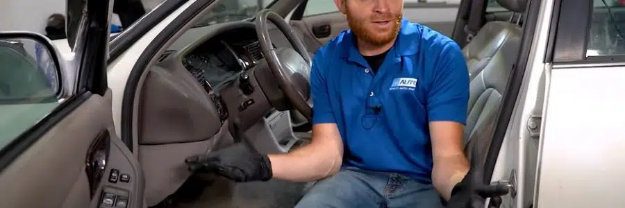 L’eau Fuit dans Votre Voiture Quand Il Pleut? Comment Trouver et réparer les fuites d’eau