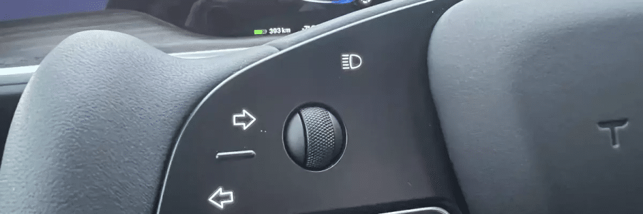 Sur le web : Les clignotants et commandes tactiles de Tesla seraient dangereux, et c’est l’Euro NCAP qui le dit