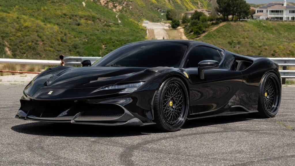 1016 Industries propose un kit carrosserie en carbone pour la Ferrari SF90 !