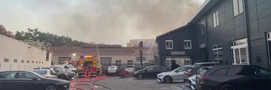 A retenir : Un feu de voitures hybrides et électriques dans une concession automobile d’Aix-en-Provence