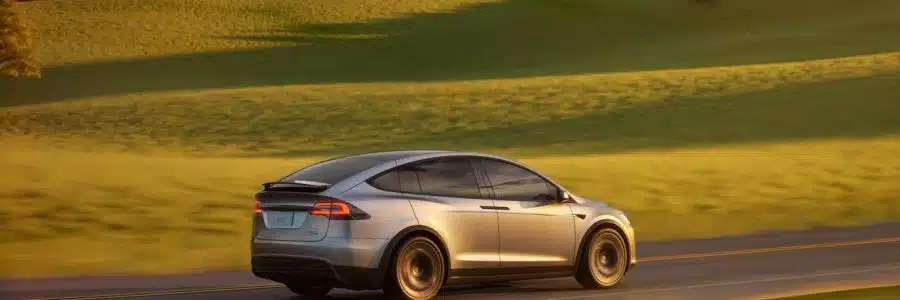 Teslas alte Flaggschiffe im Neuen GEWAND!